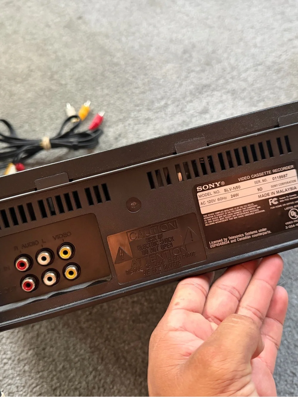 Sony SLV-N50 4-Head Hi-Fi Stereo VHS Video Cassette Recorder with remote